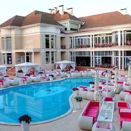 Maison d'hôtes у моря, By The Sea