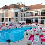 بيت ضيافة у моря, By The Sea