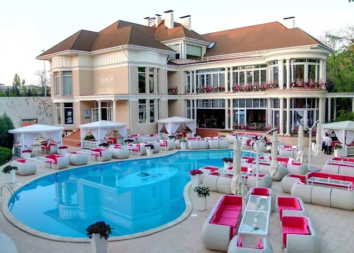 Konukevi у моря, By The Sea